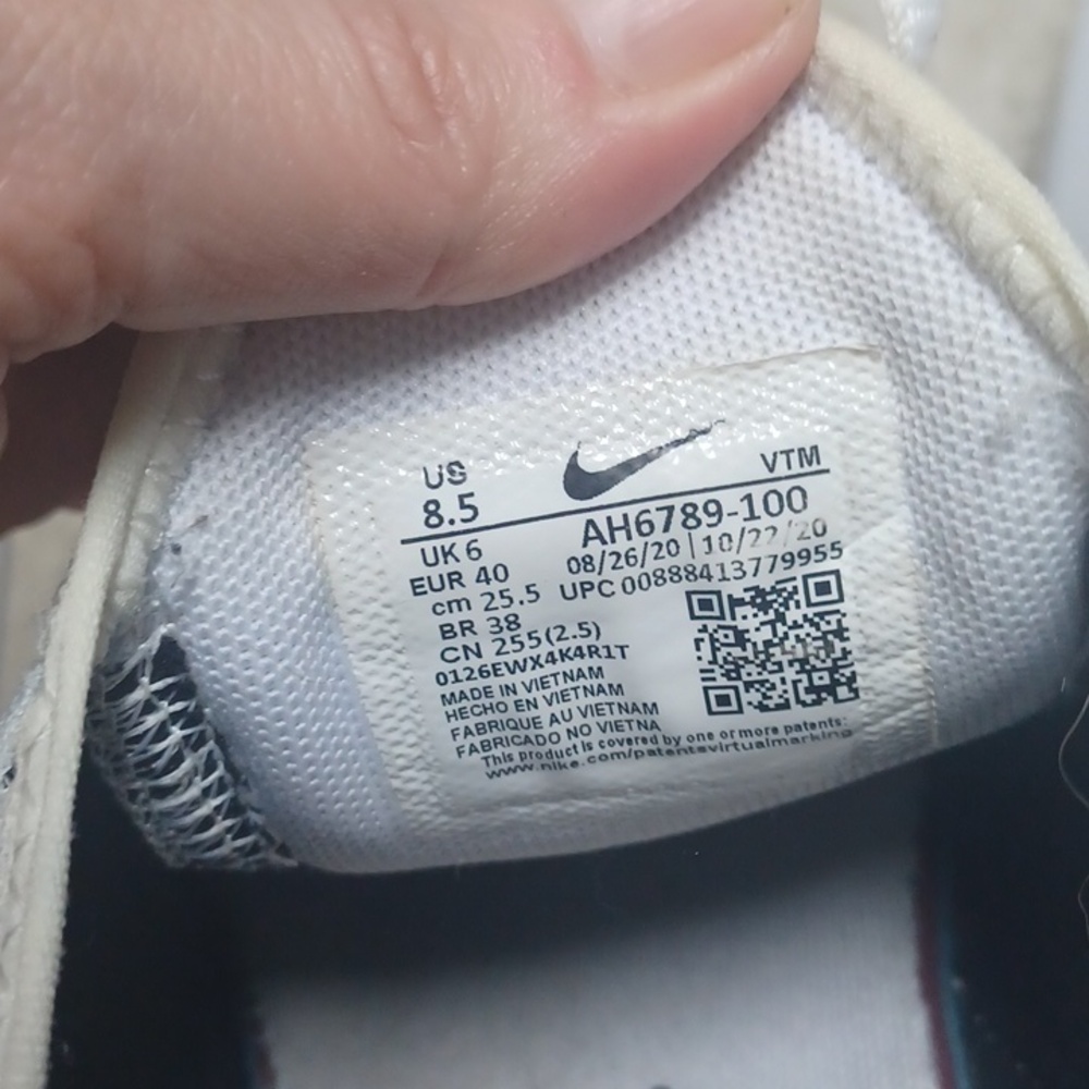 < Nike Air Max 270 White Sneakers Size 8.5 - Picture 3 of 7